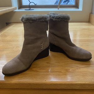 Aerosoles Ankle High Fur Lined Boots, faux suede, taupe colored, wedge heel.